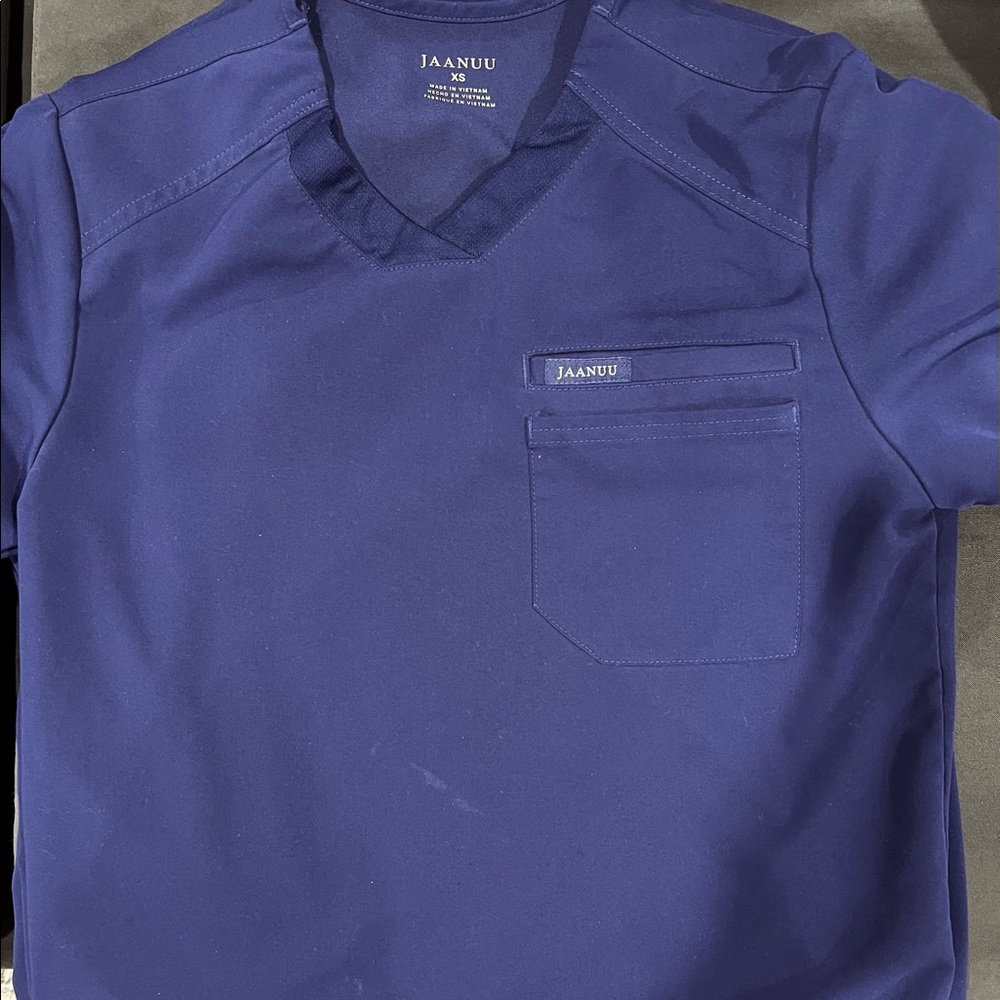 Men’s scrub top